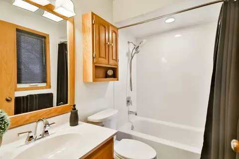 Bath - 7347 Sorghum Ln, Cherry Valley, IL 61016 photo 2 of 2