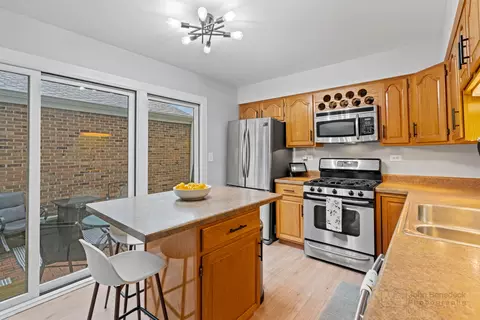 2091 Willow Run, Wheaton, IL 60189 photo 7