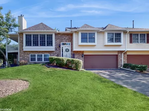 10025 Cambridge Dr, Mokena, IL 60448