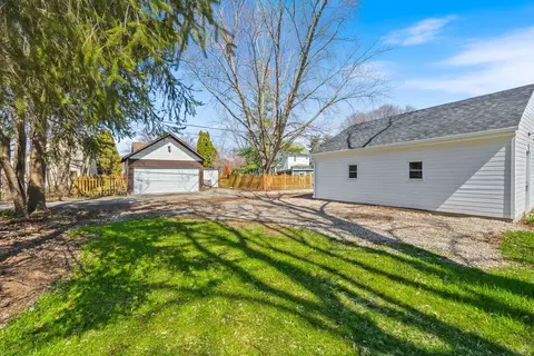 Exterior - 674 Forest Ave, Elgin, IL 60120 photo 10 of 13