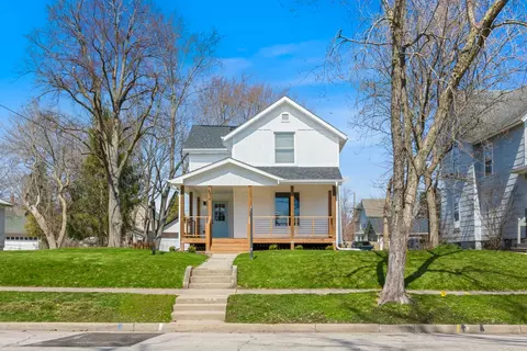 674 Forest Ave, Elgin, IL 60120
