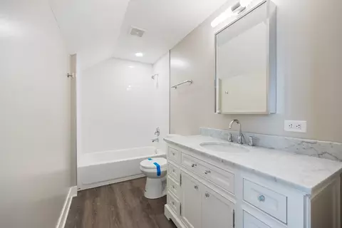 Bath - 674 Forest Ave, Elgin, IL 60120 photo 2 of 3