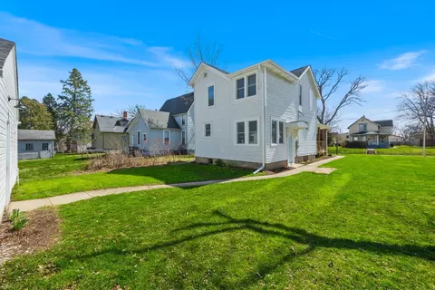 Exterior - 674 Forest Ave, Elgin, IL 60120 photo 7 of 13