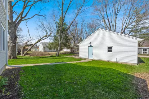 Exterior - 674 Forest Ave, Elgin, IL 60120 photo 9 of 13
