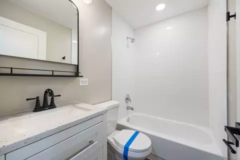 Bath - 674 Forest Ave, Elgin, IL 60120 photo 3 of 3