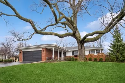 1535 Huntington Dr, Glenview, IL 60025