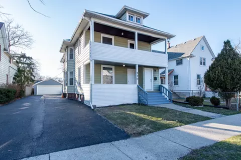 710 N Poplar St N, Waukegan, IL 60085