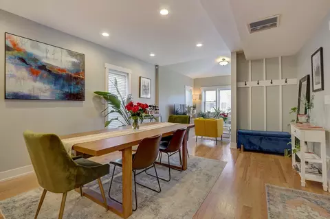 Dining - 1932 Jackson Ave, Evanston, IL 60201 photo 2 of 3