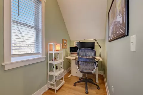 Bedroom - 1932 Jackson Ave, Evanston, IL 60201 photo 3 of 5