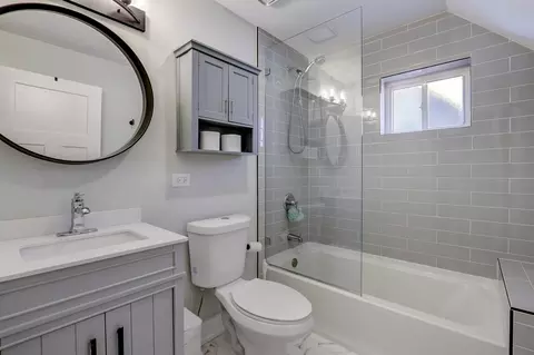 Bath - 1932 Jackson Ave, Evanston, IL 60201 photo 2 of 2