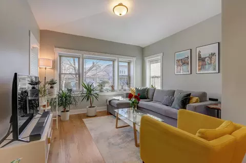 Living - 1932 Jackson Ave, Evanston, IL 60201 photo 1 of 5