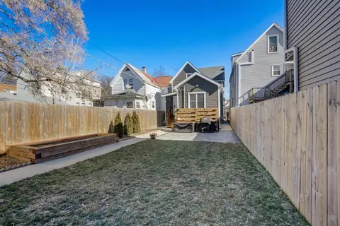 Exterior - 1932 Jackson Ave, Evanston, IL 60201 photo 3 of 4