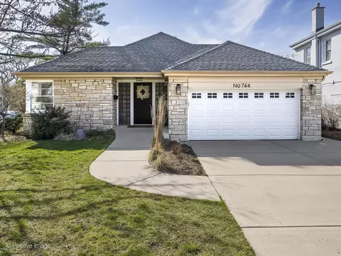 744 S Spring Ave, La Grange, IL 60525