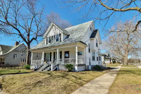 1634 Camp Ave, Rockford, IL 61103