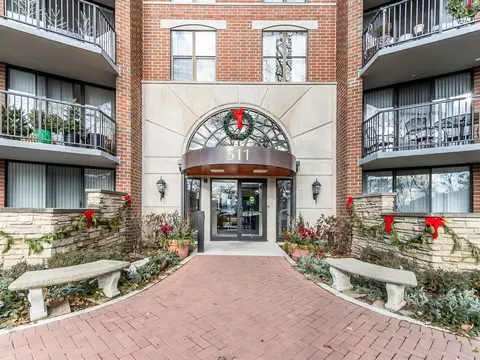 511 Aurora Ave #409, Naperville, IL 60540