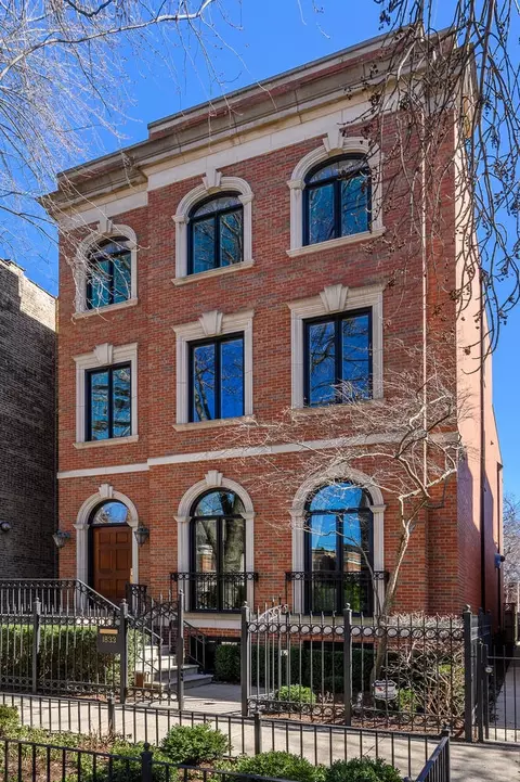 1833 N Howe St, Chicago, IL 60614