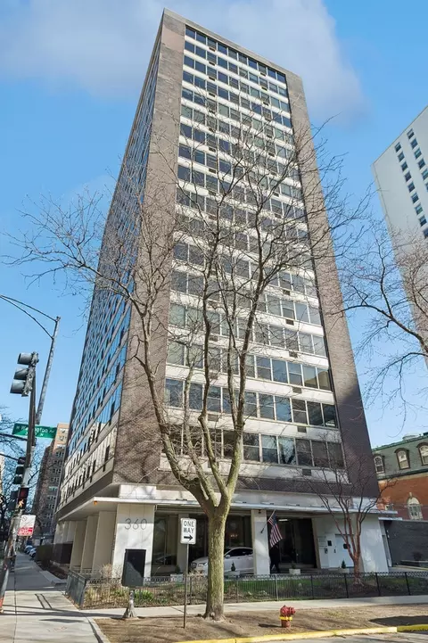 360 W Wellington Ave #18B, Chicago, IL 60657