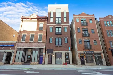 825 N Milwaukee Ave #2R, Chicago, IL 60642