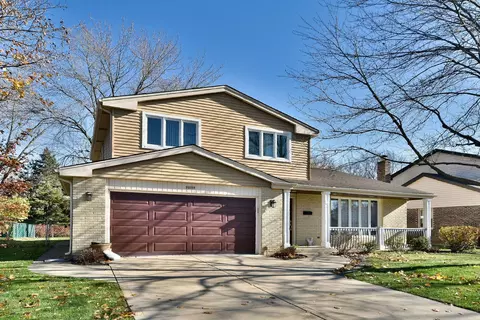 2723 N Dryden Pl, Arlington Heights, IL 60004