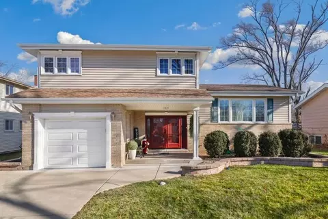 1413 N Park Dr, Mount Prospect, IL 60056