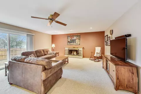 500 Silbury Ct, Mchenry, IL 60050 photo 10