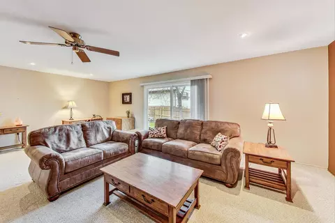 500 Silbury Ct, Mchenry, IL 60050 photo 12