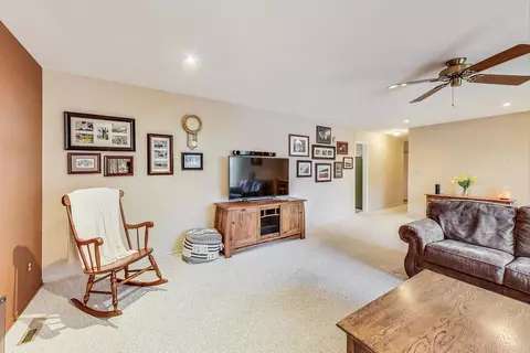 500 Silbury Ct, Mchenry, IL 60050 photo 13
