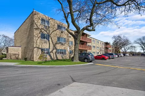 714 Dempster St #111, Mount Prospect, IL 60056