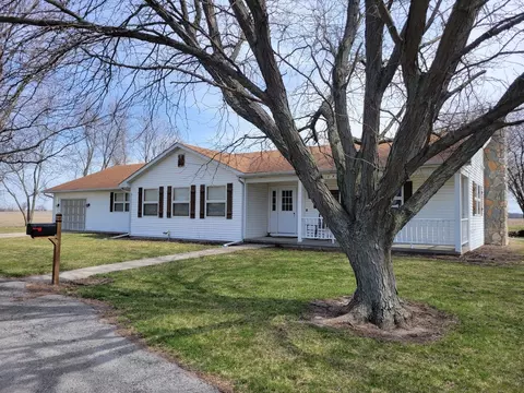 140 N Walnut St, Clinton, IL 61727