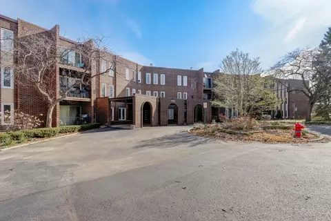 1430 Sandstone Dr #317, Wheeling, IL 60090