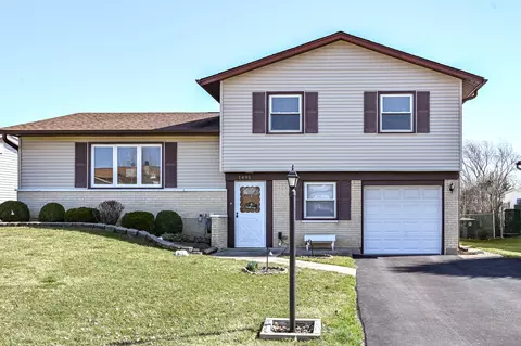 1491 Armstrong Ln, Elk Grove Village, IL 60007