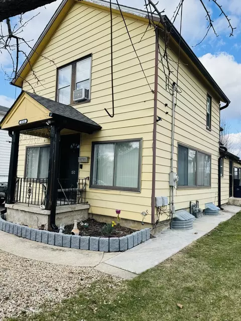 325 Jackson St, Elgin, IL 60123