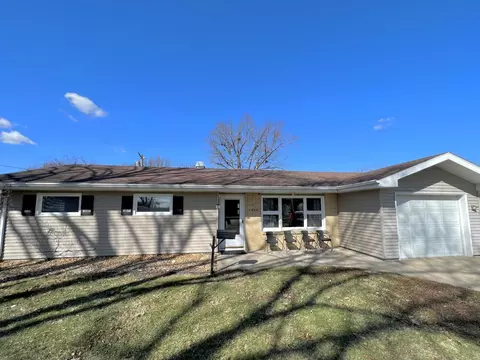 1406 E 19th St, Sterling, IL 61081