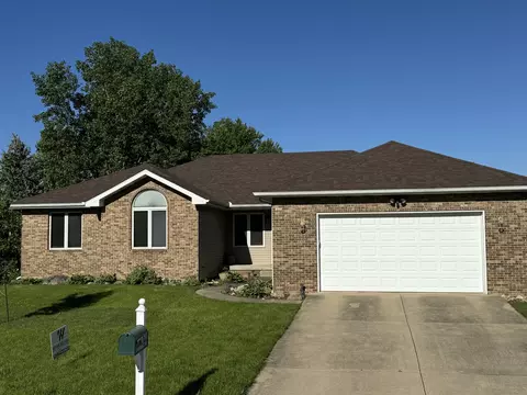 815 Cambridge Dr, Paxton, IL 60957