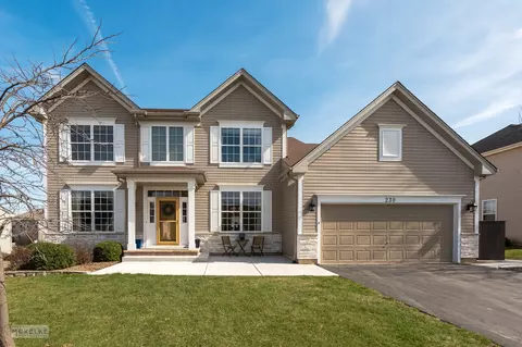 230 Caledonian Ave, Sugar Grove, IL 60554