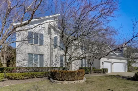 1548 Windy Hill Dr, Northbrook, IL 60062