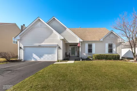 1813 Thurow St, Sycamore, IL 60178