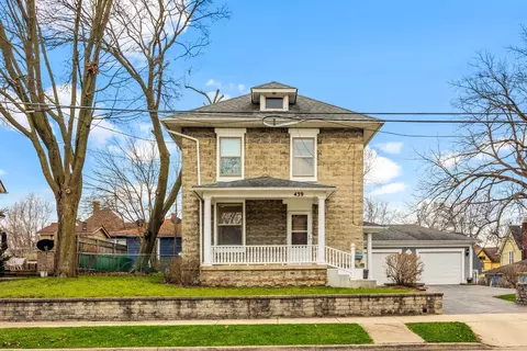 439 Park St, Elgin, IL 60120