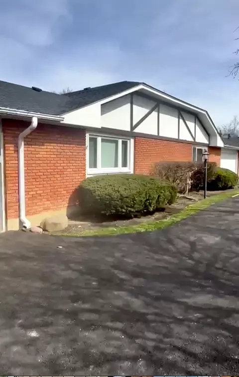 3 Falkirk Ln, Rolling Meadows, IL 60008