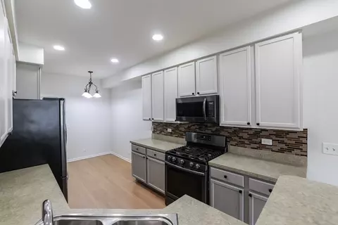 Kitchen - 1336 Tamarack Dr #1, Bartlett, IL 60103 photo 2 of 4