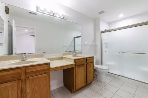 Bath - 1336 Tamarack Dr #1, Bartlett, IL 60103 photo 3 of 3