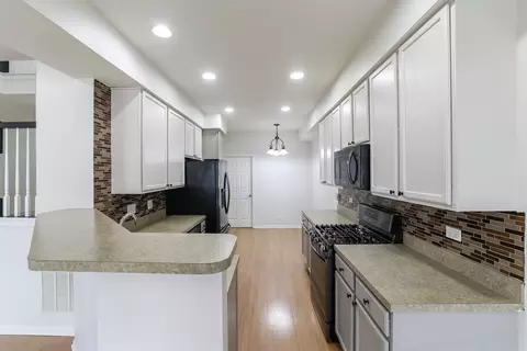 Kitchen - 1336 Tamarack Dr #1, Bartlett, IL 60103 photo 1 of 4