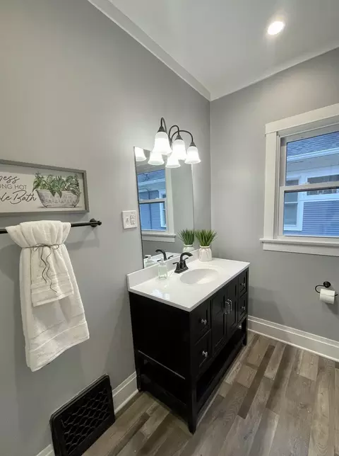 210 Elm St, Elgin, IL 60123 photo 7