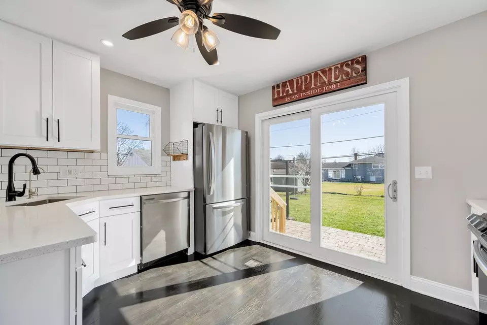 Kitchen - 419 Lincoln Ave, Downers Grove, IL 60515 photo 3 of 4