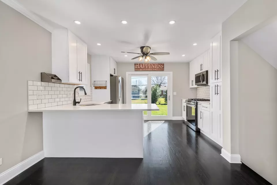 Kitchen - 419 Lincoln Ave, Downers Grove, IL 60515 photo 1 of 4