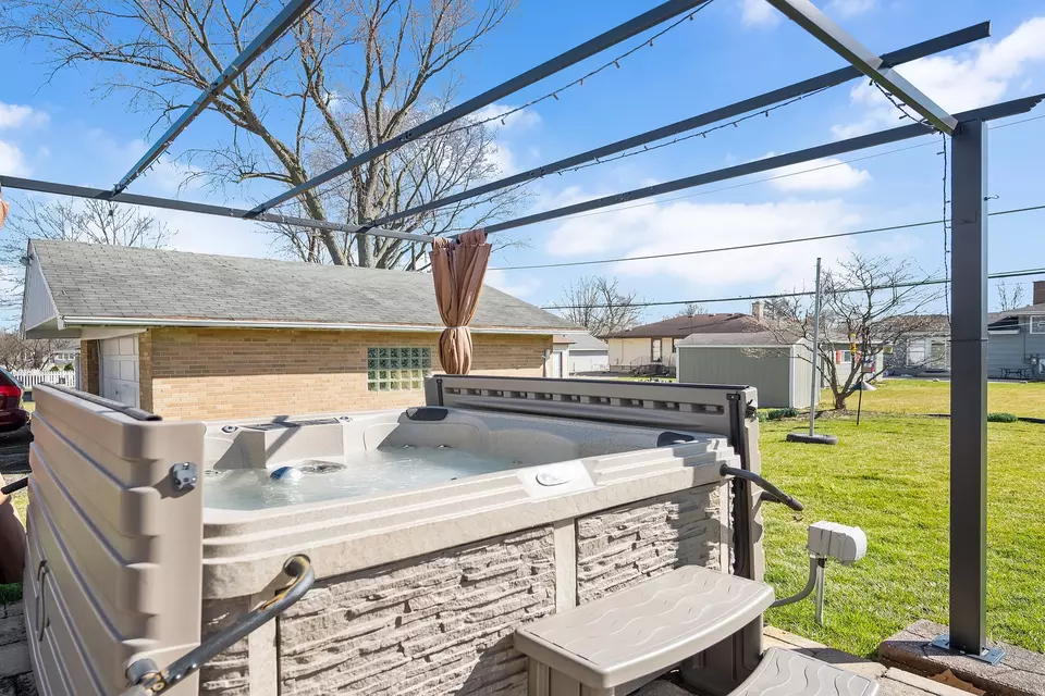 Exterior - 419 Lincoln Ave, Downers Grove, IL 60515 photo 3 of 5