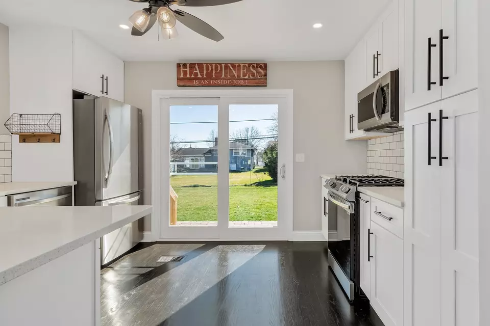 Kitchen - 419 Lincoln Ave, Downers Grove, IL 60515 photo 2 of 4