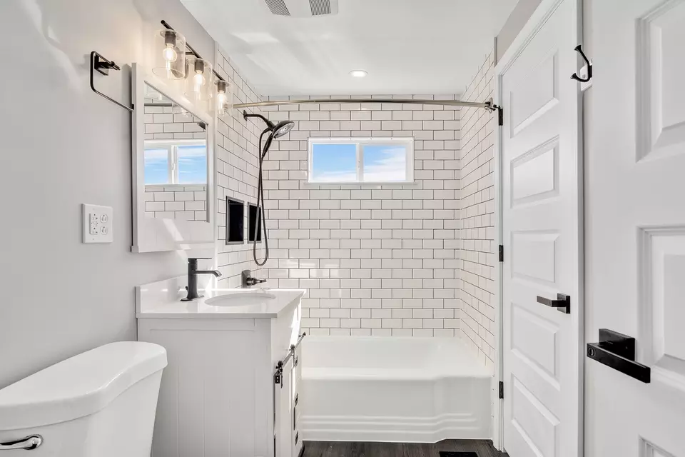 Bath - 419 Lincoln Ave, Downers Grove, IL 60515 photo 1 of 2