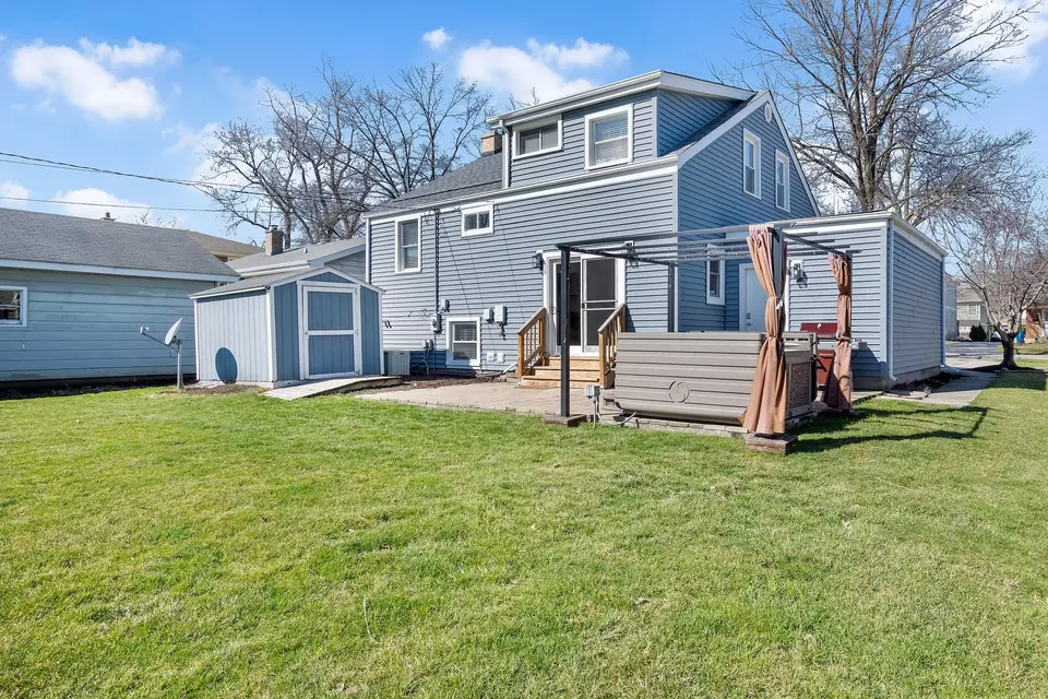 Exterior - 419 Lincoln Ave, Downers Grove, IL 60515 photo 4 of 5