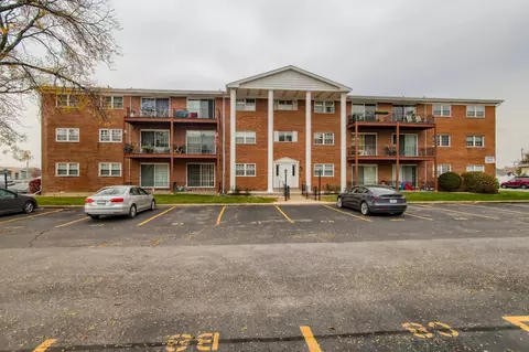 6135 W 94th St #A4, Oak Lawn, IL 60453